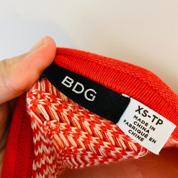 Urban Outfitters BDG Sweater Cropped Small - Picture 2 of 4